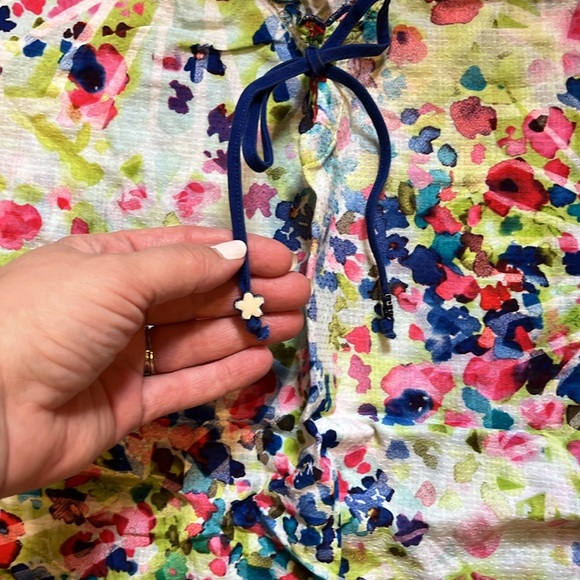 Watercolor floral scrub top - Picture 4 of 5